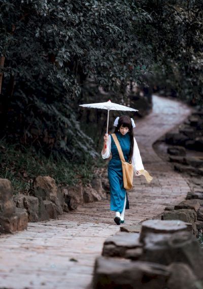 欧美风衣女短款_高清电影
